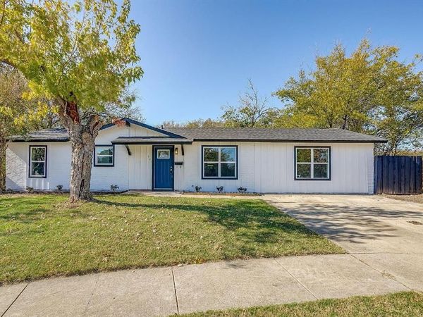 521 Mesquite Avenue , Crowley, TX 76036