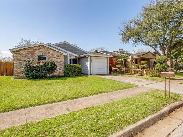 3921 Seven Gables Street, Fort Worth, TX 76133