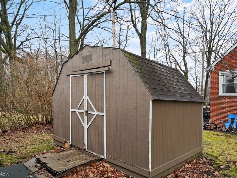 23501 Effingham Boulevard, Euclid, OH 44117 Photo 32