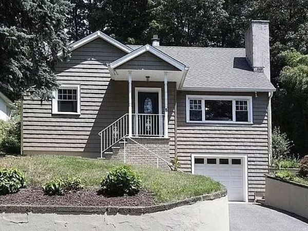15 High Mountain Rd, Oakland, NJ 07436
