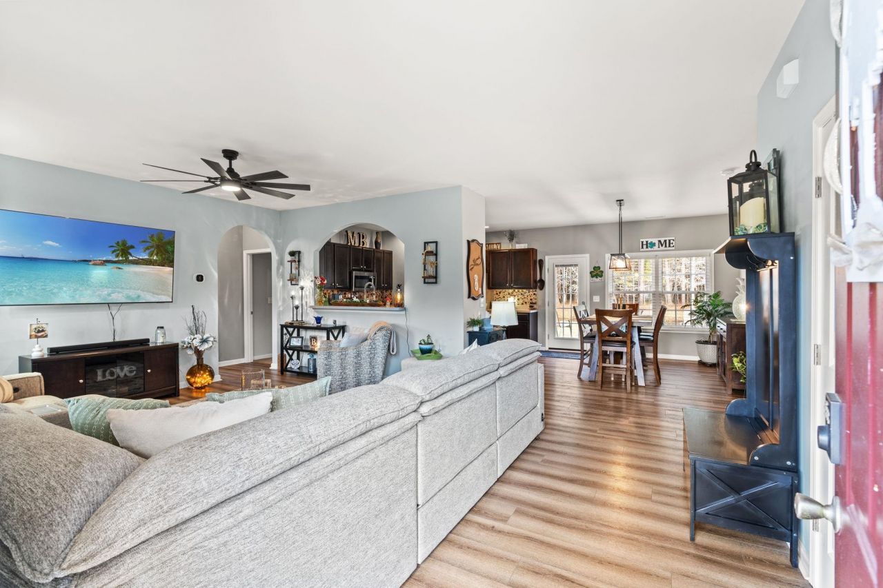 425 Dog Pen Ct. Photo 7