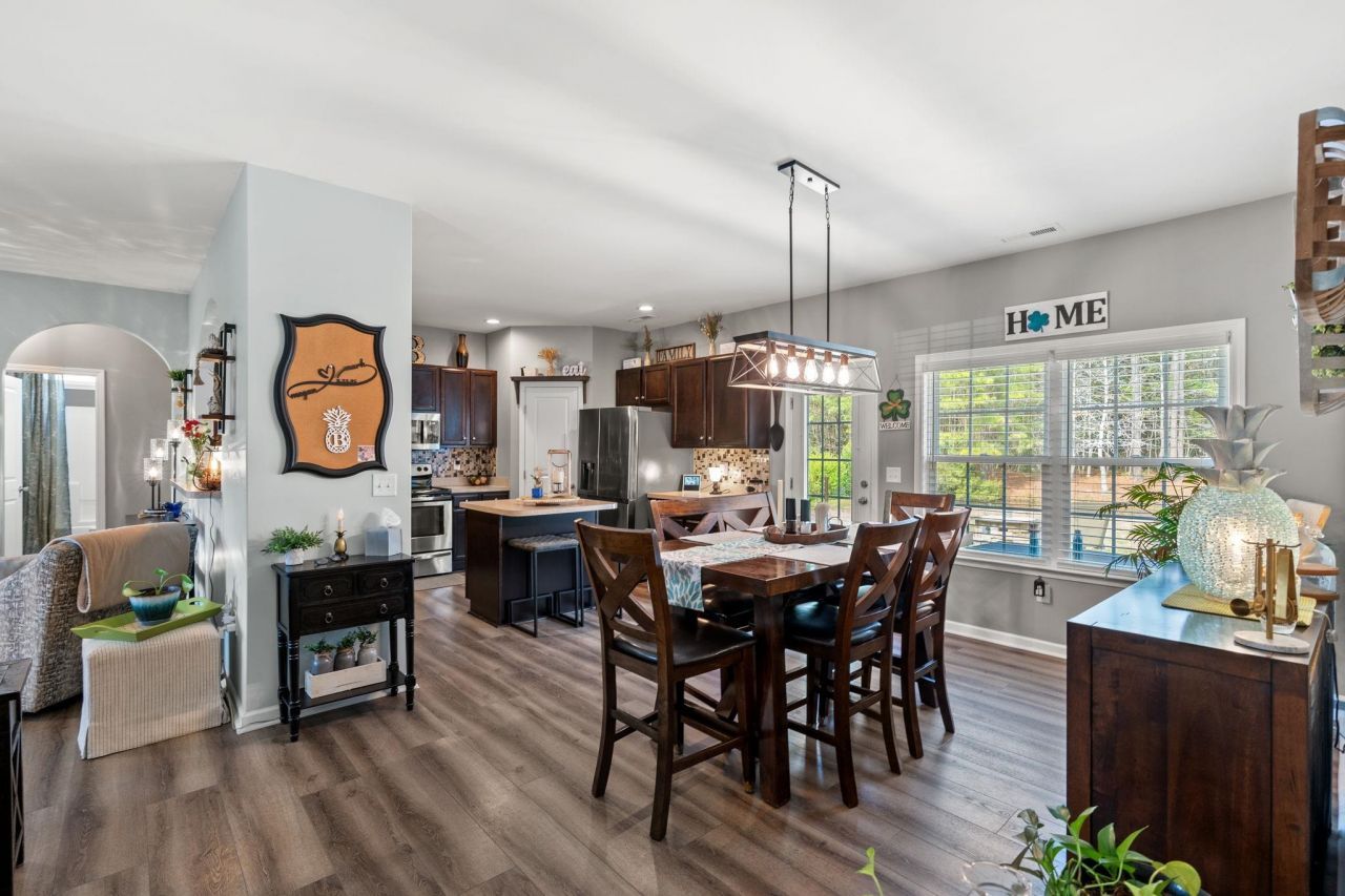 425 Dog Pen Ct. Photo 9