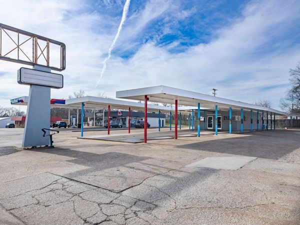 435 E Main St , Hohenwald, TN 38462