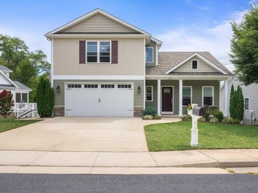 2500 FOREST DR, Waynesboro, VA 22980