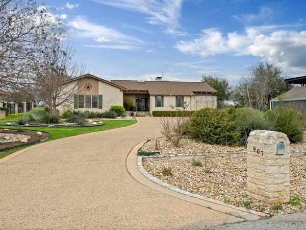 907 Vanguard ST, Lakeway, TX 78734
