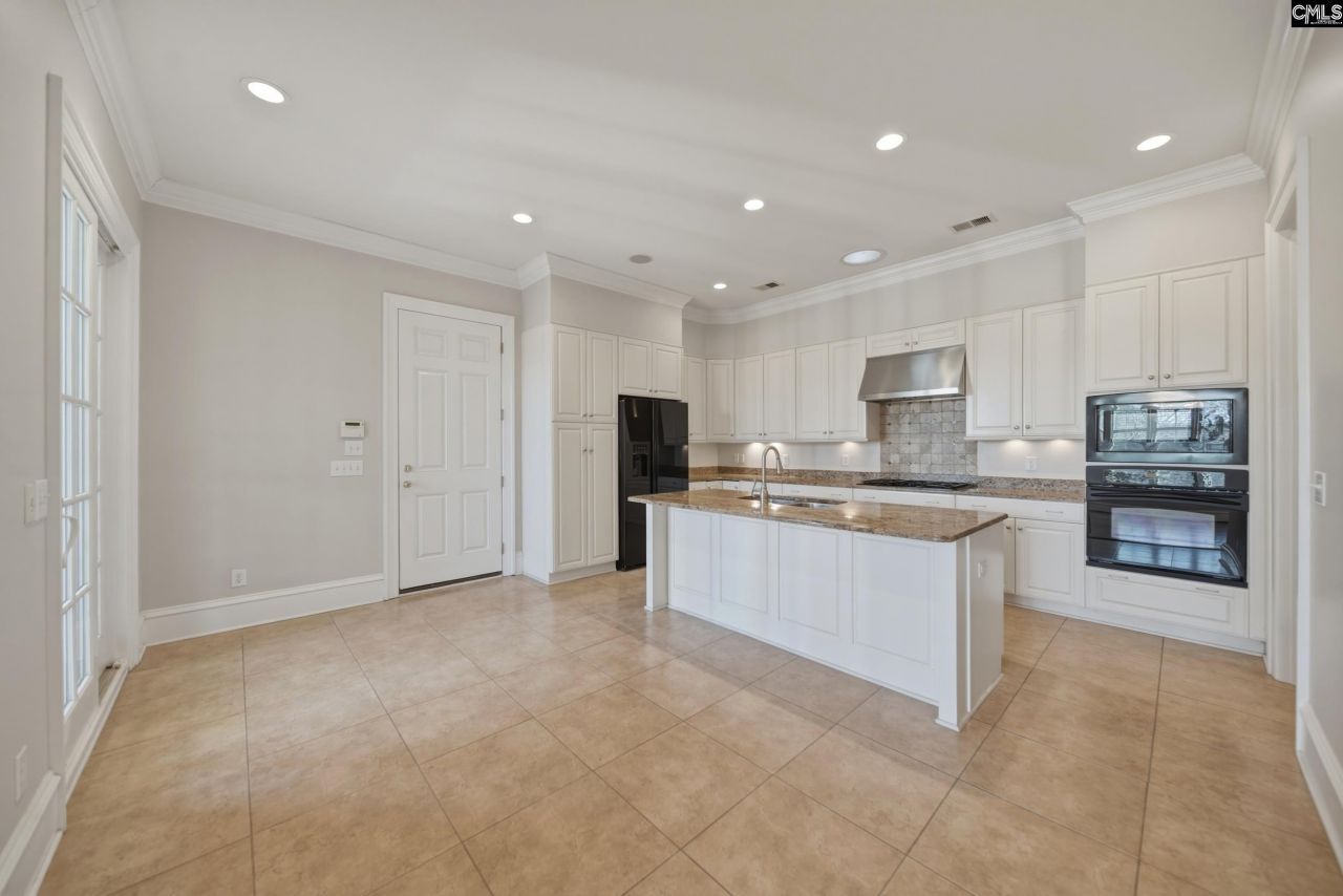 2 Highbourne Court  Photo 11