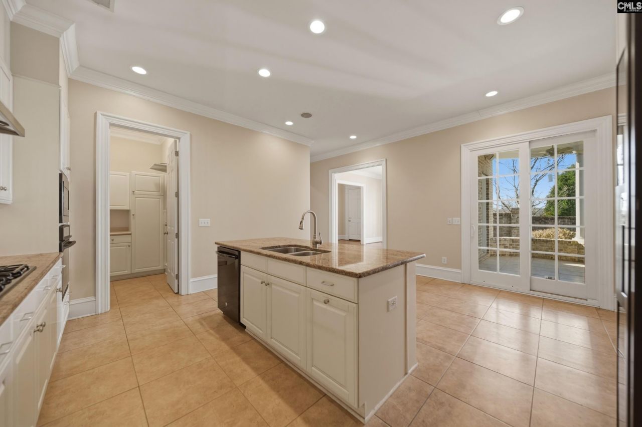 2 Highbourne Court  Photo 12