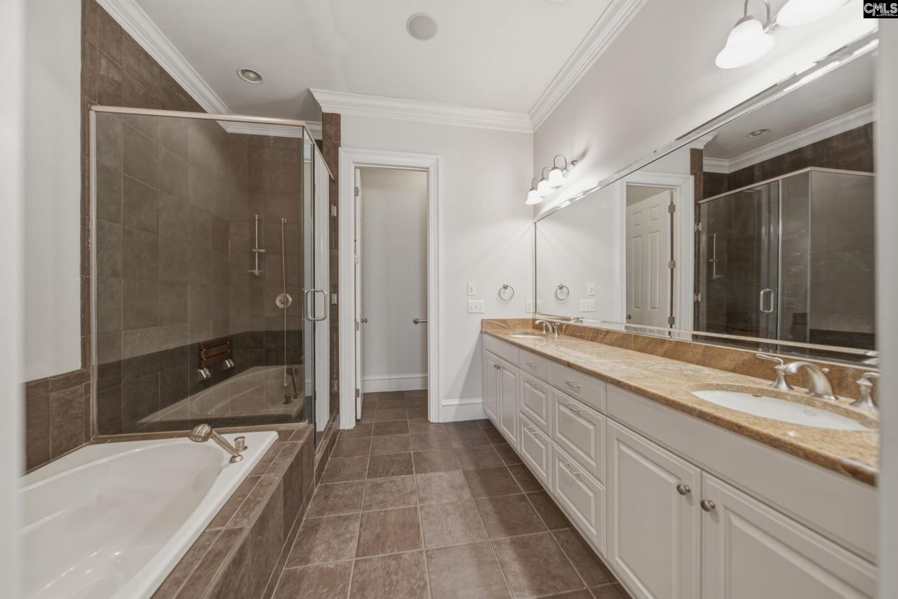 2 Highbourne Court  Photo 16