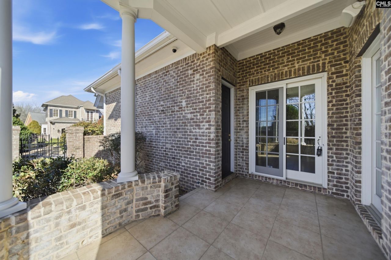 2 Highbourne Court  Photo 4