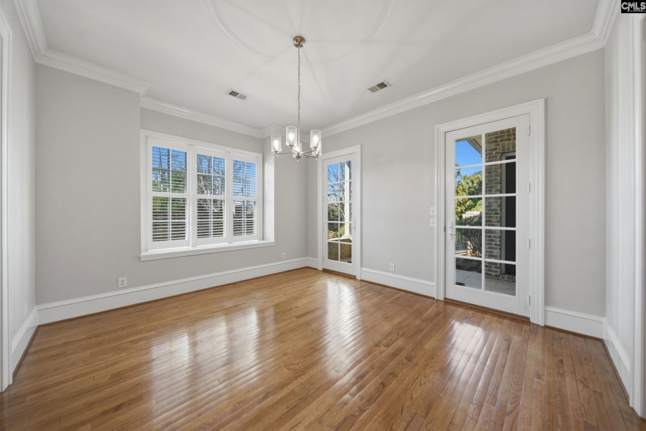 2 Highbourne Court  Photo 8