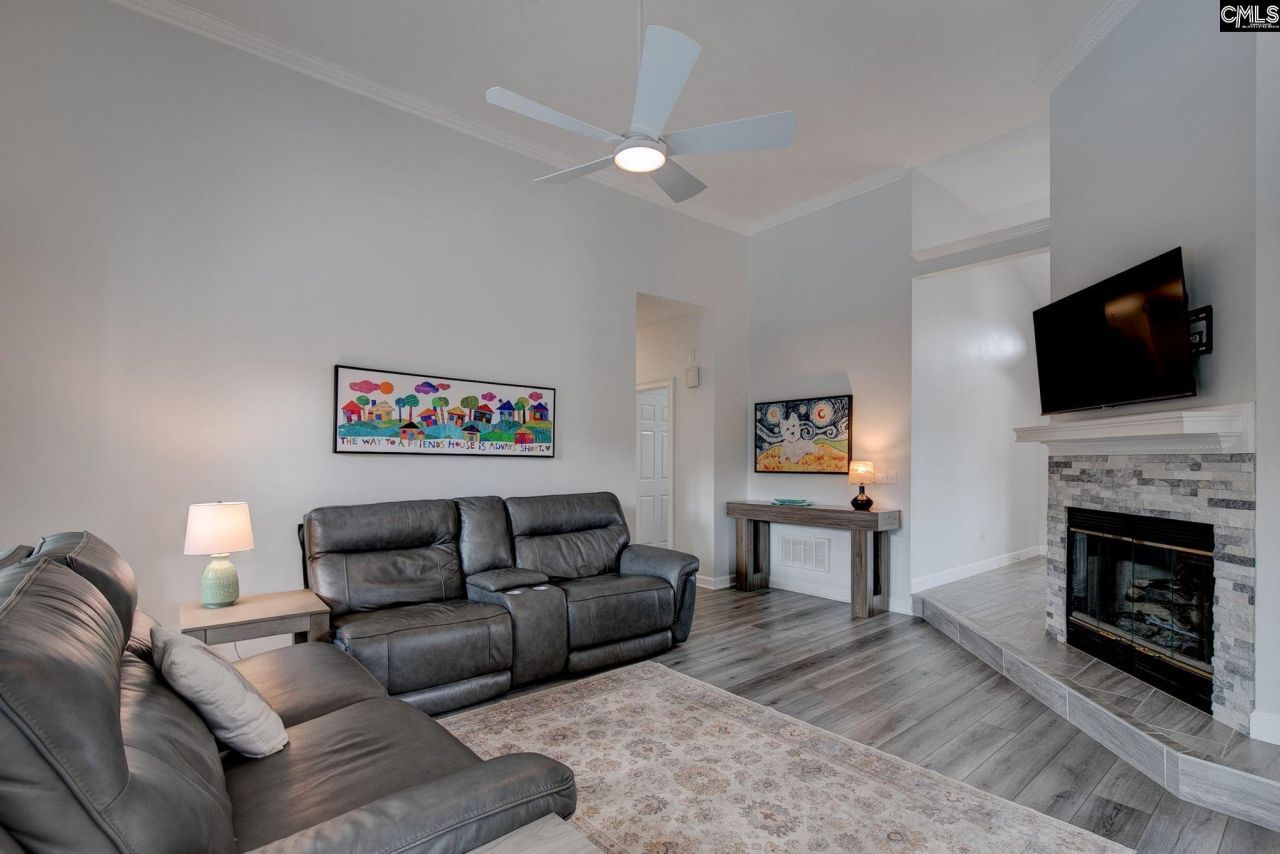 4 Crown Point Court Photo 13