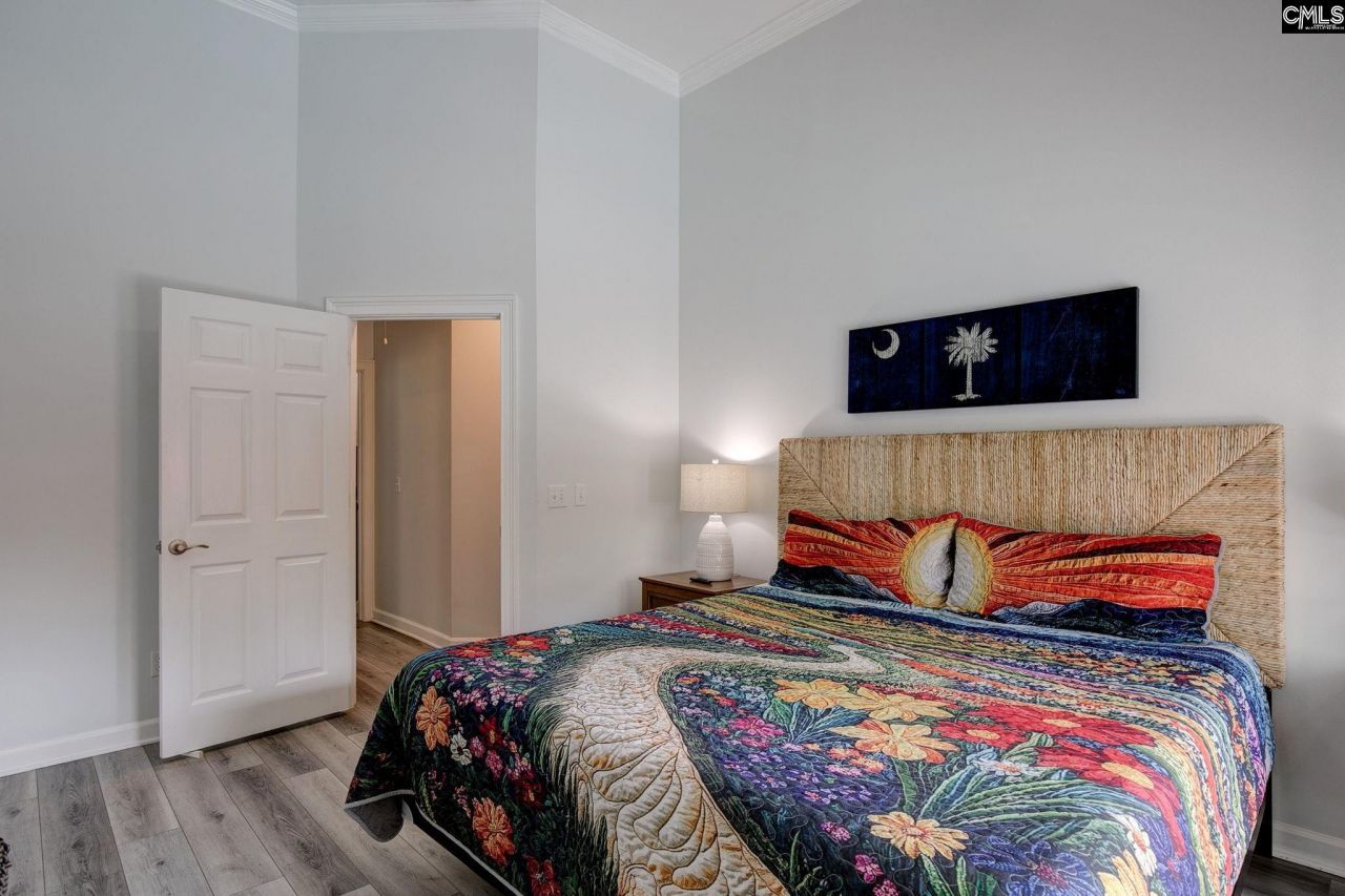 4 Crown Point Court Photo 25