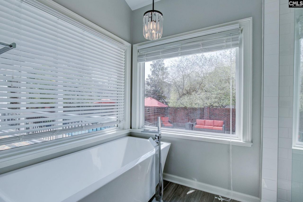 4 Crown Point Court Photo 28