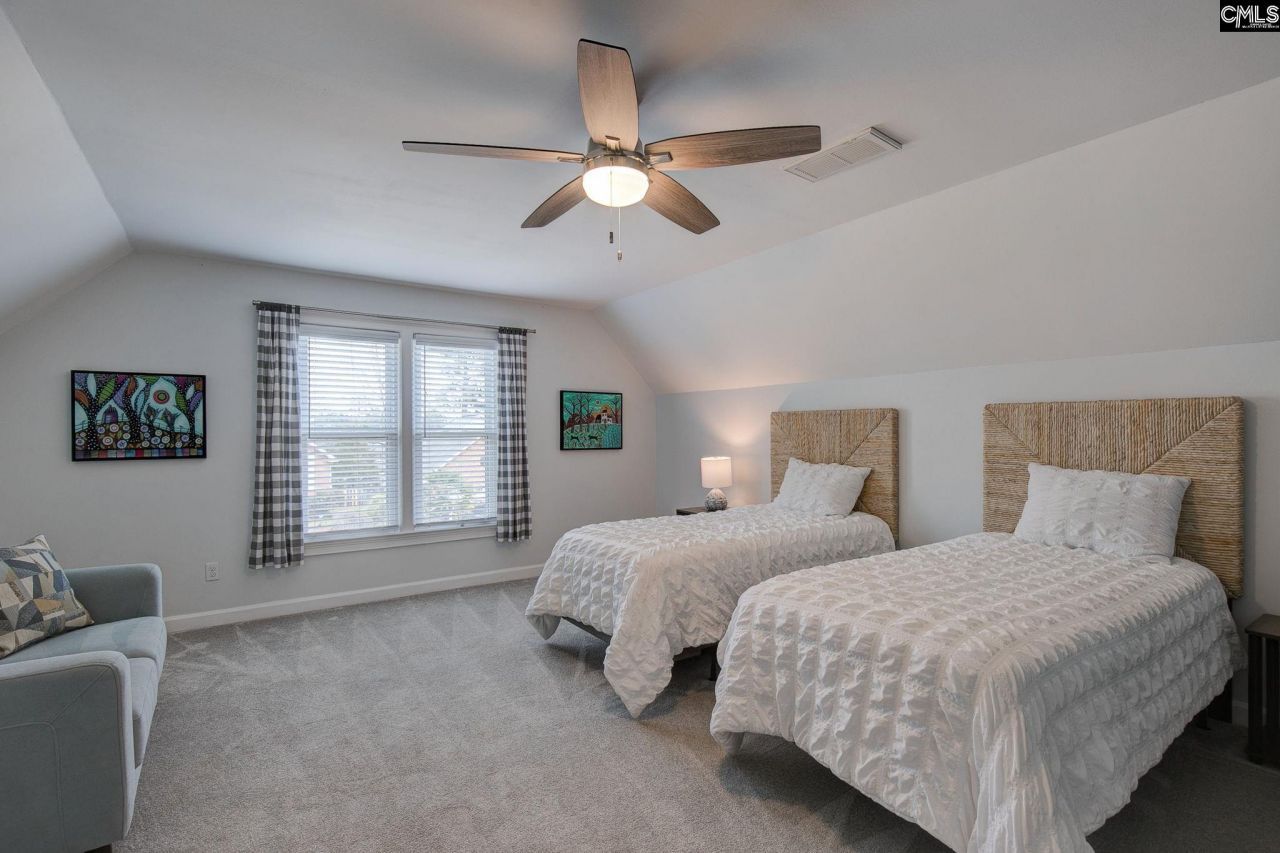 4 Crown Point Court Photo 32