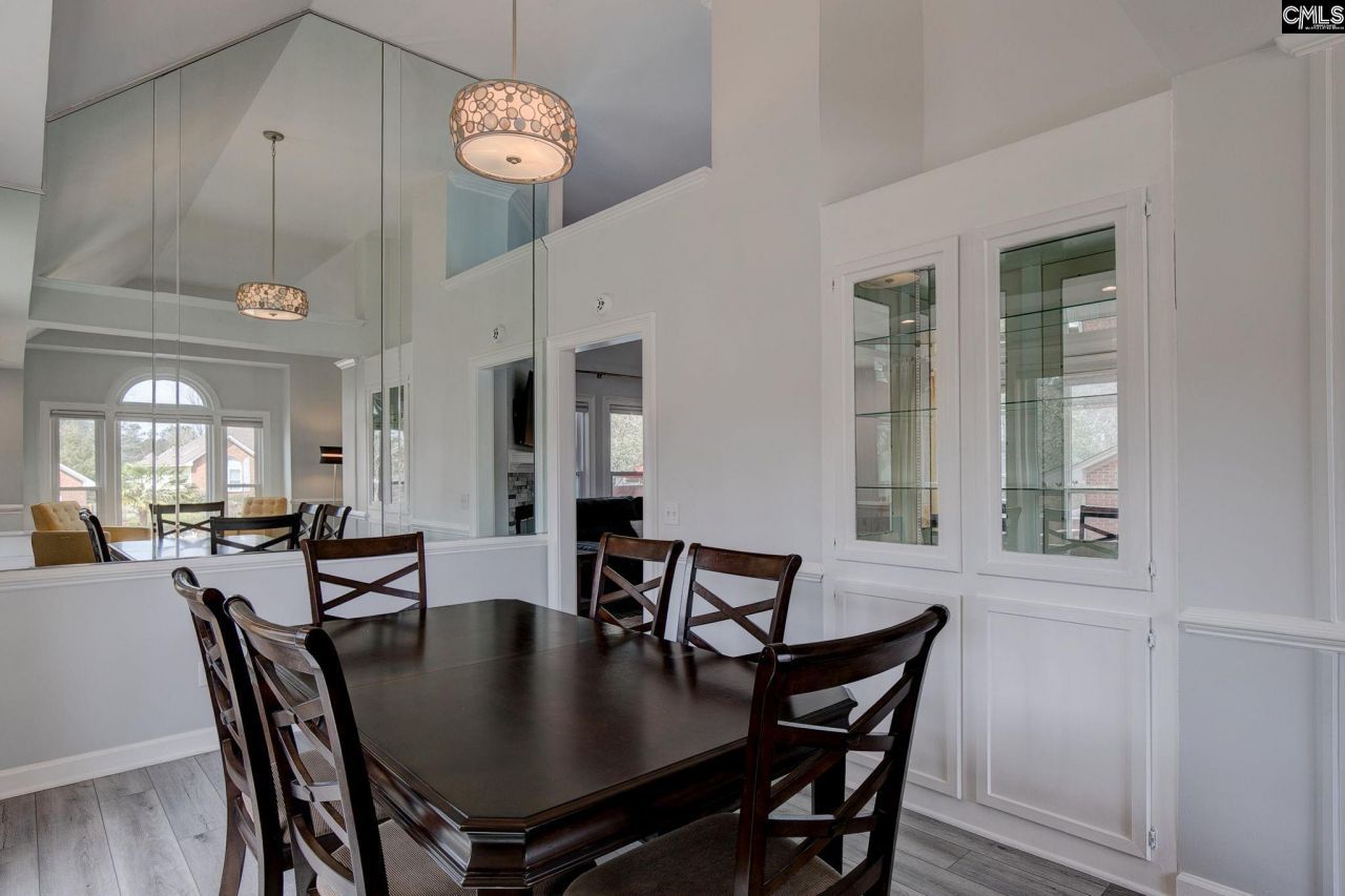 4 Crown Point Court Photo 9