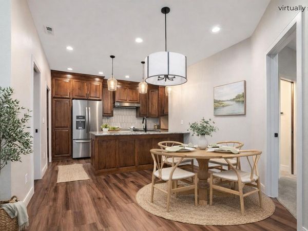 8607 W Shoreline Pl, Sioux Falls, SD 57107