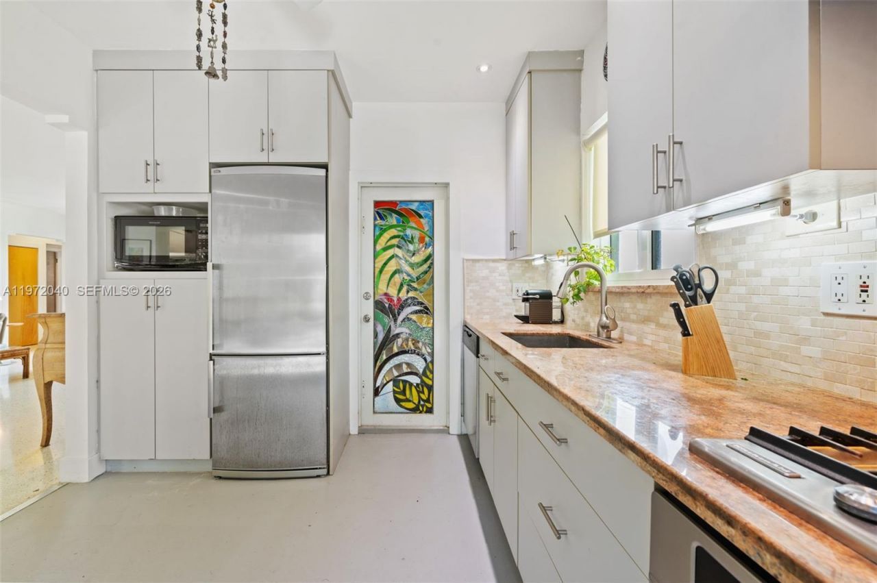 8819 Hawthorne Ave, Surfside, FL 33154 Photo