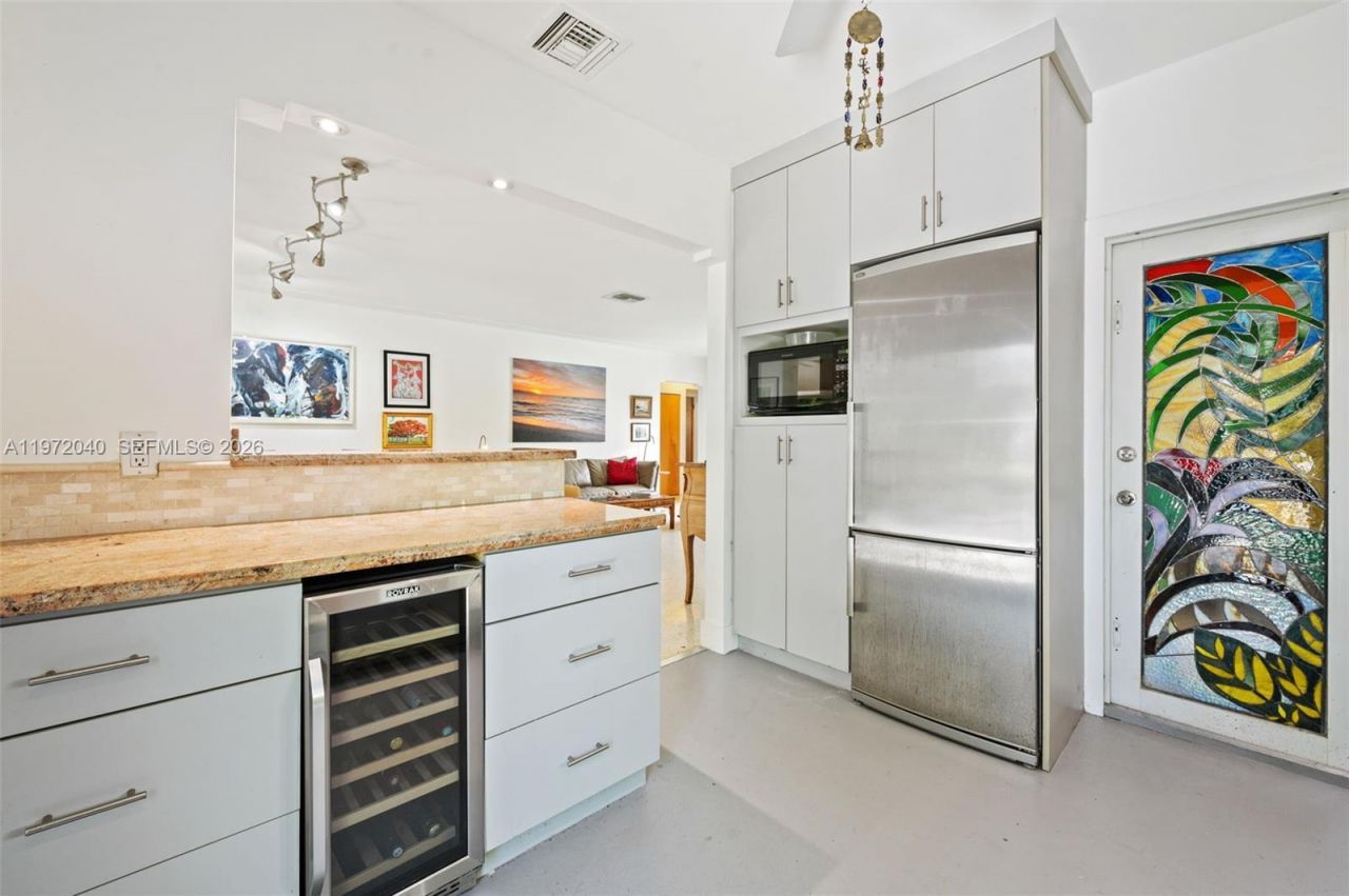 8819 Hawthorne Ave, Surfside, FL 33154 Photo