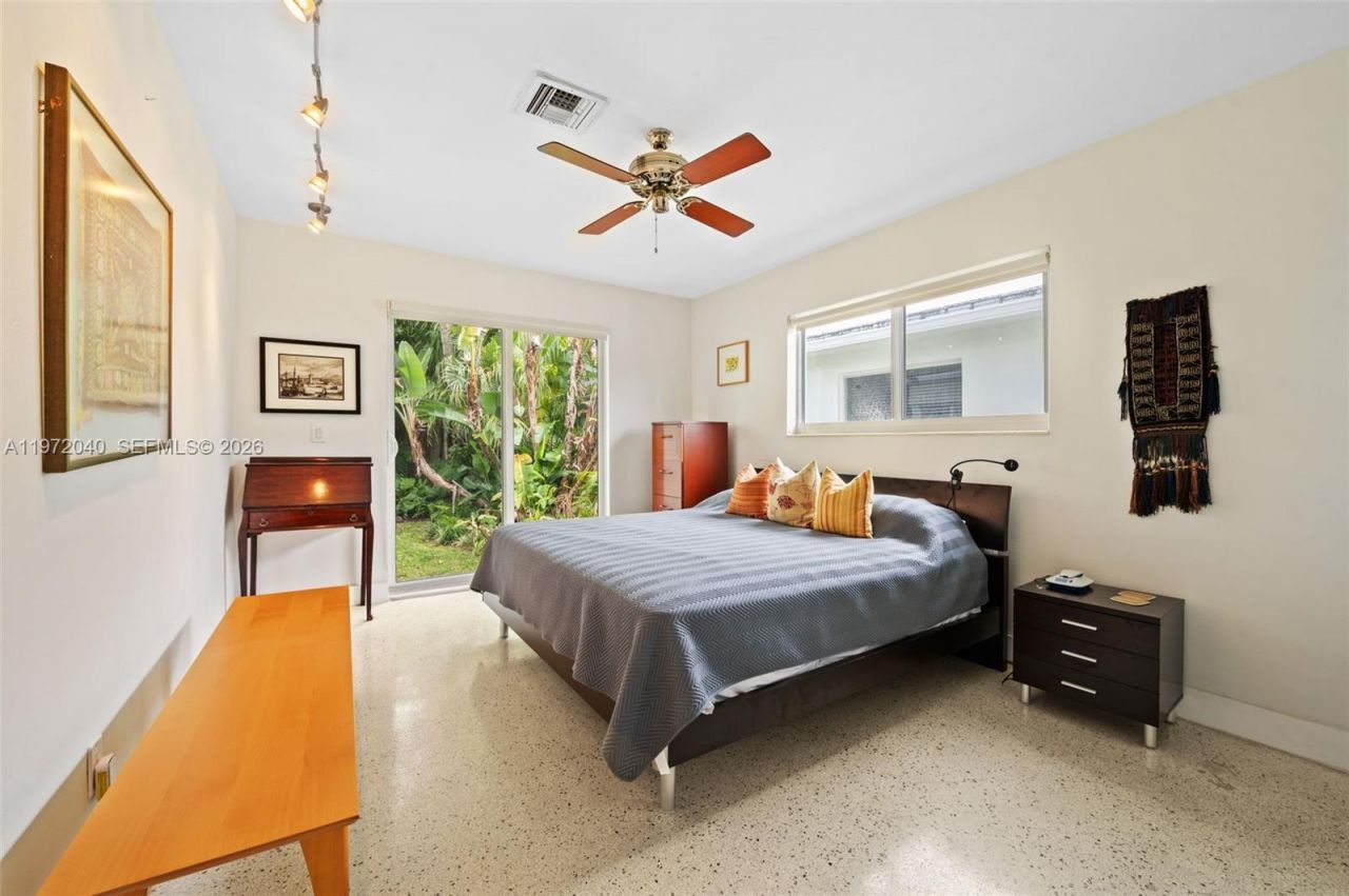 8819 Hawthorne Ave, Surfside, FL 33154 Photo