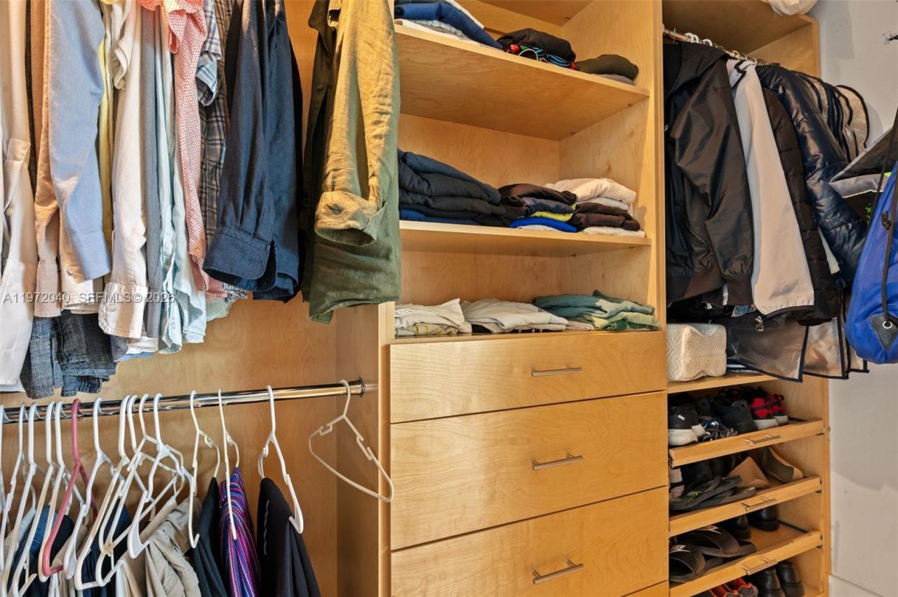 8819 Hawthorne Ave, Surfside, FL 33154 Photo