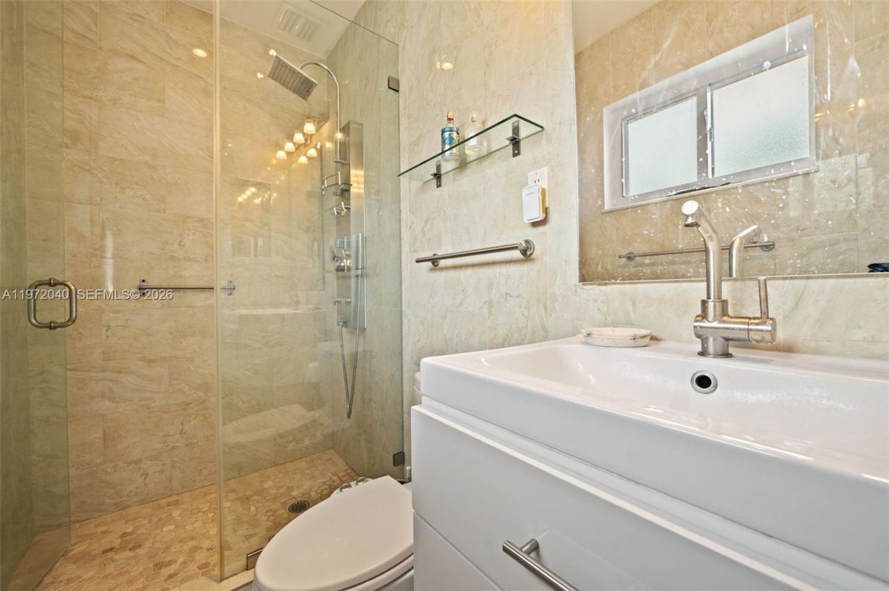 8819 Hawthorne Ave, Surfside, FL 33154 Photo