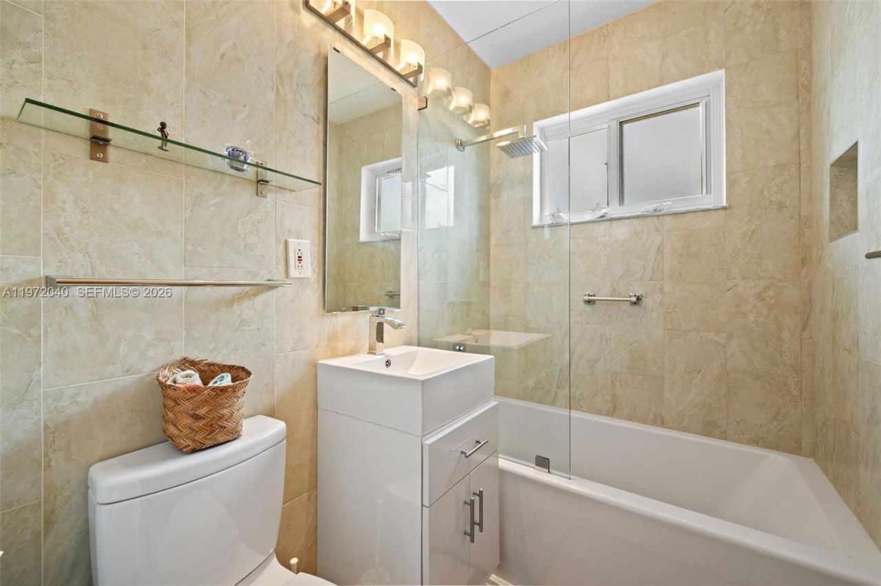 8819 Hawthorne Ave, Surfside, FL 33154 Photo