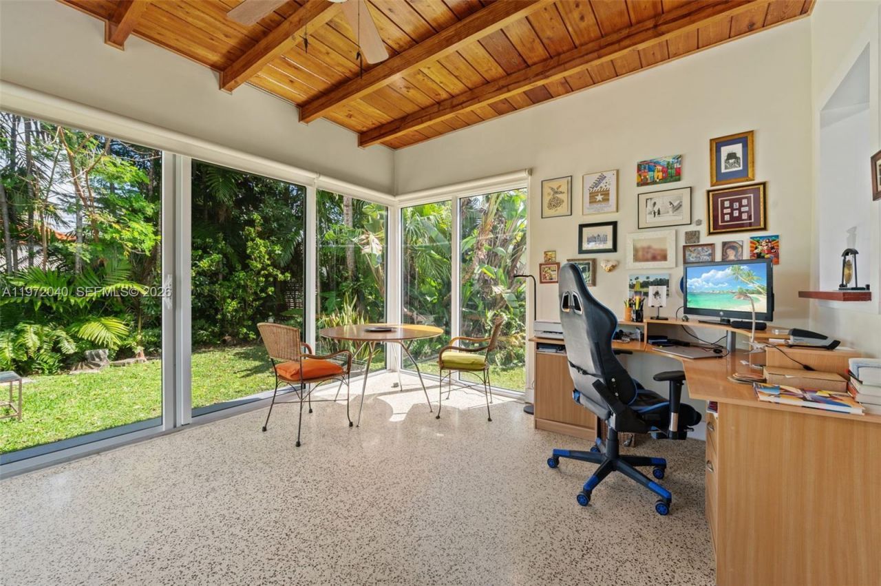 8819 Hawthorne Ave, Surfside, FL 33154 Photo