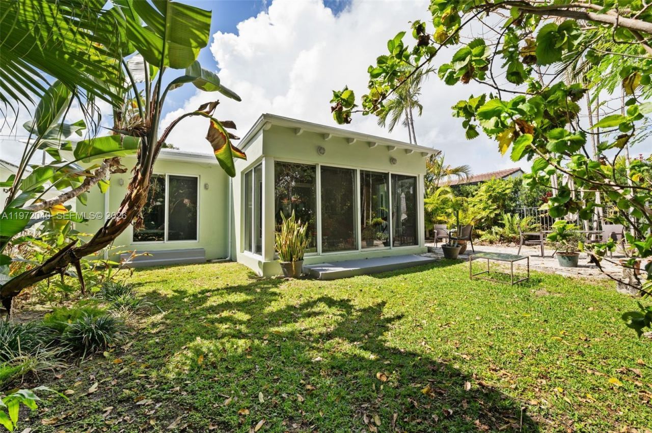 8819 Hawthorne Ave, Surfside, FL 33154 Photo