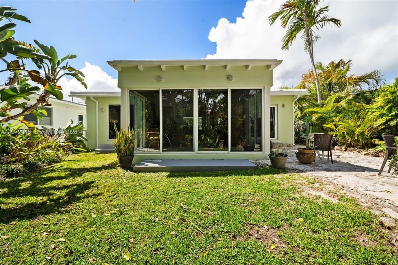 8819 Hawthorne Ave, Surfside, FL 33154 Photo