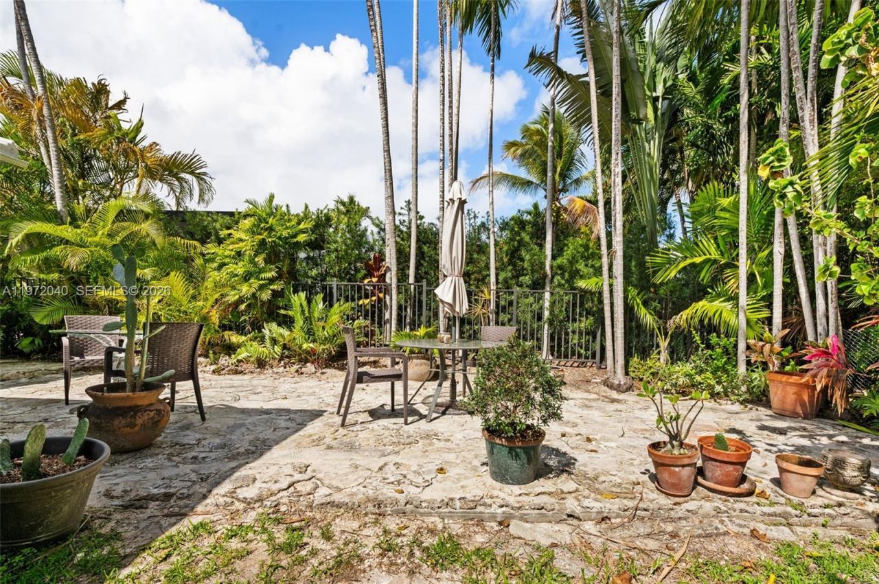 8819 Hawthorne Ave, Surfside, FL 33154 Photo