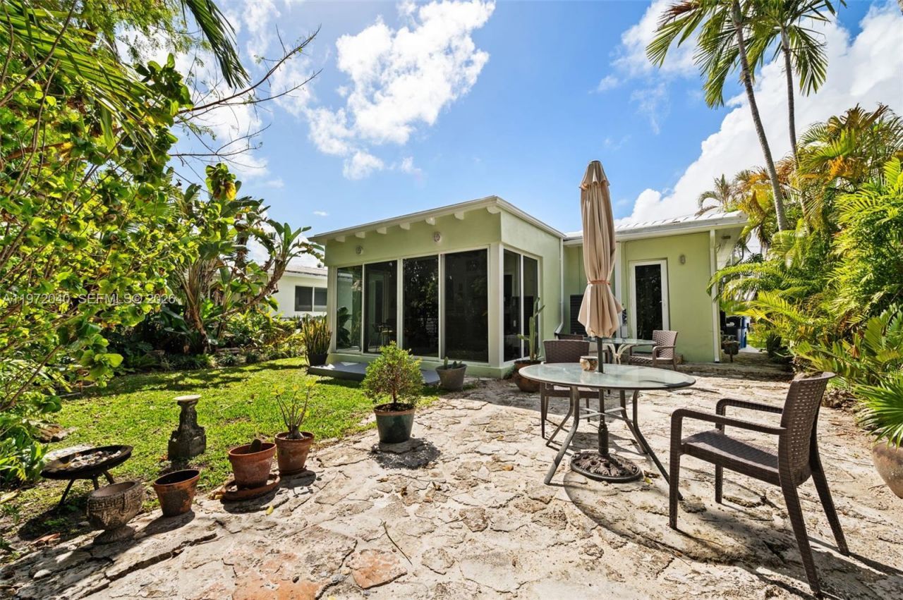 8819 Hawthorne Ave, Surfside, FL 33154 Photo