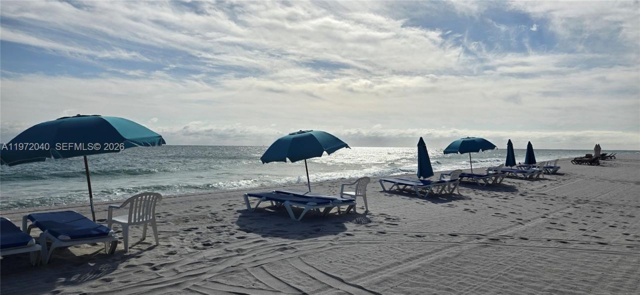 8819 Hawthorne Ave, Surfside, FL 33154 Photo