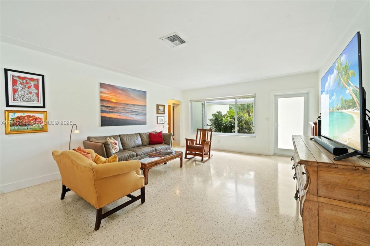 8819 Hawthorne Ave, Surfside, FL 33154 Photo