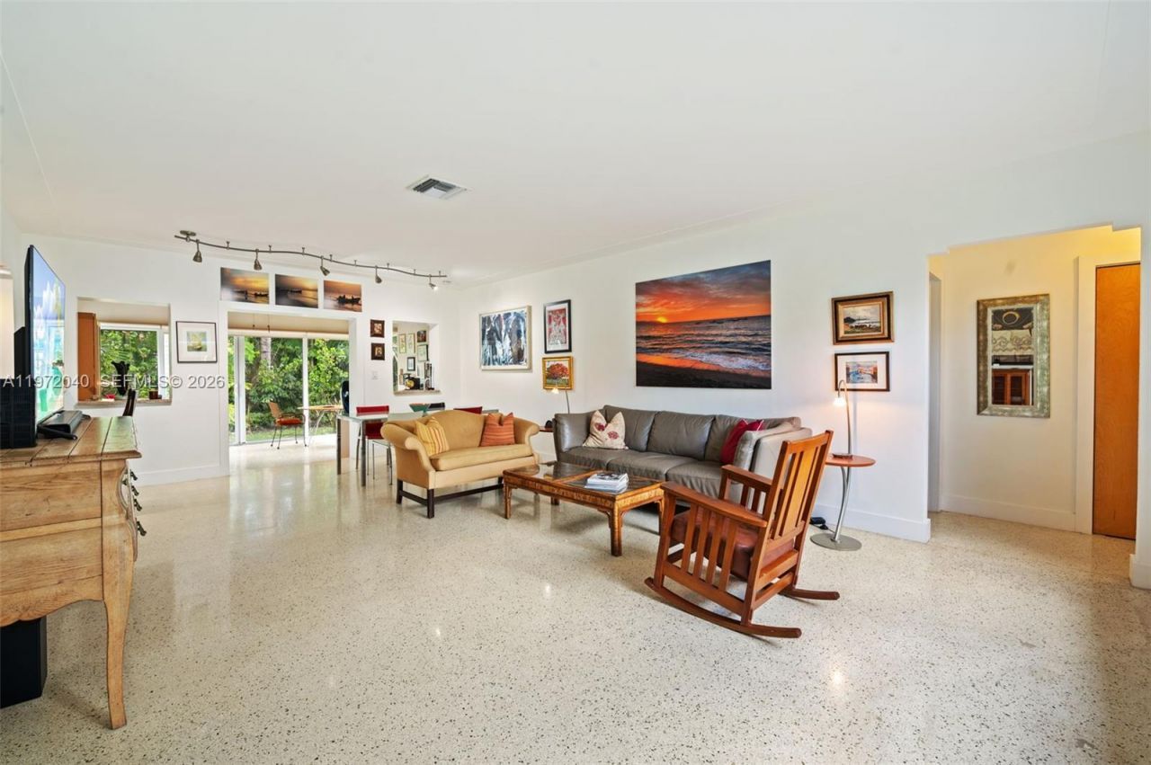 8819 Hawthorne Ave, Surfside, FL 33154 Photo