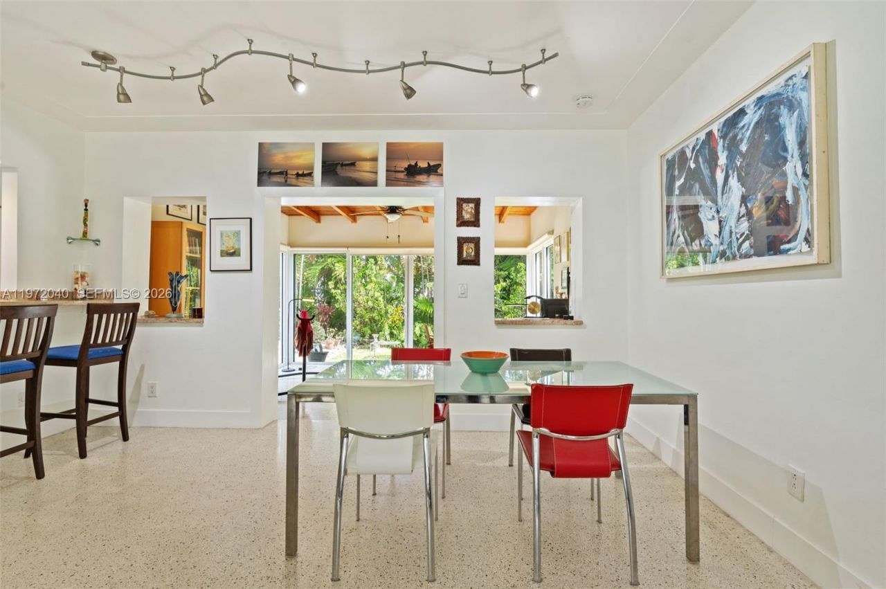 8819 Hawthorne Ave, Surfside, FL 33154 Photo