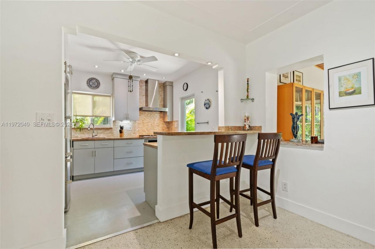 8819 Hawthorne Ave, Surfside, FL 33154 Photo