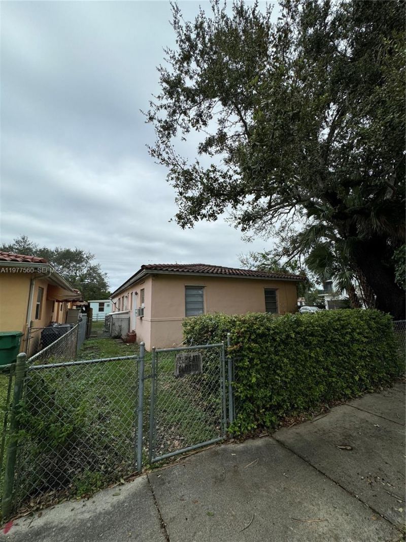 2652 SW 23rd Ave , Unit back, Miami, FL 33133 Photo