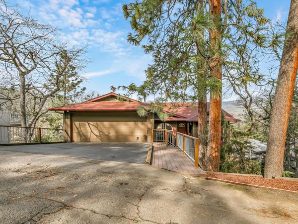 211 Glenview Drive, Ashland, OR 97520