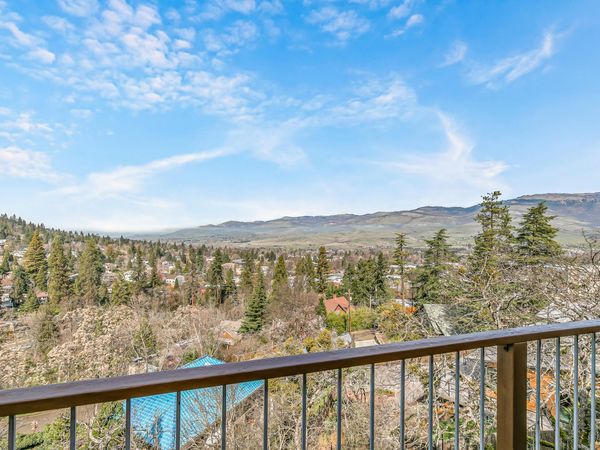 211 Glenview Drive, Ashland, OR 97520