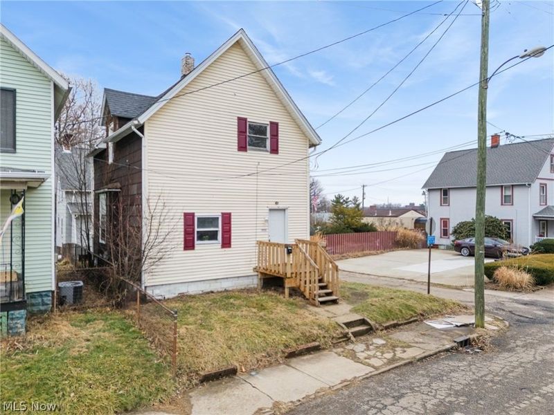 1024 Rex Avenue NE, Canton, OH 44704 Photo 2