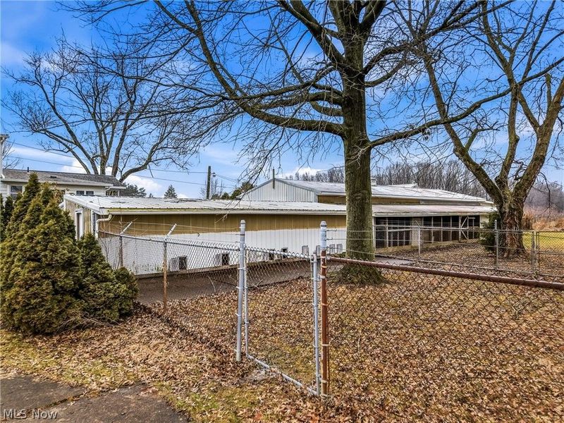 8539 Schubert Avenue NE, Alliance, OH 44601 Photo 10