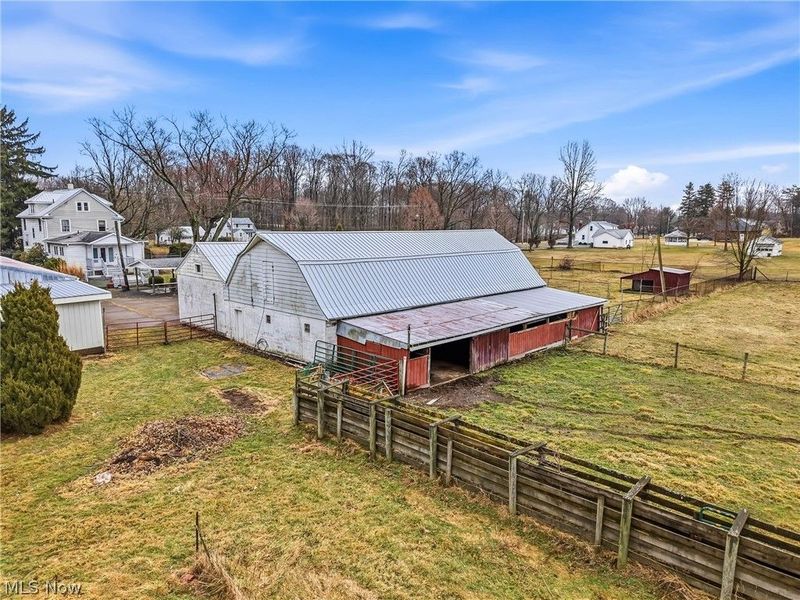 8539 Schubert Avenue NE, Alliance, OH 44601 Photo 2