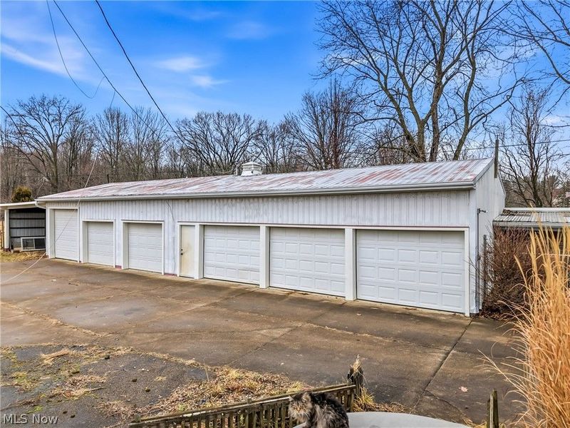 8539 Schubert Avenue NE, Alliance, OH 44601 Photo 5