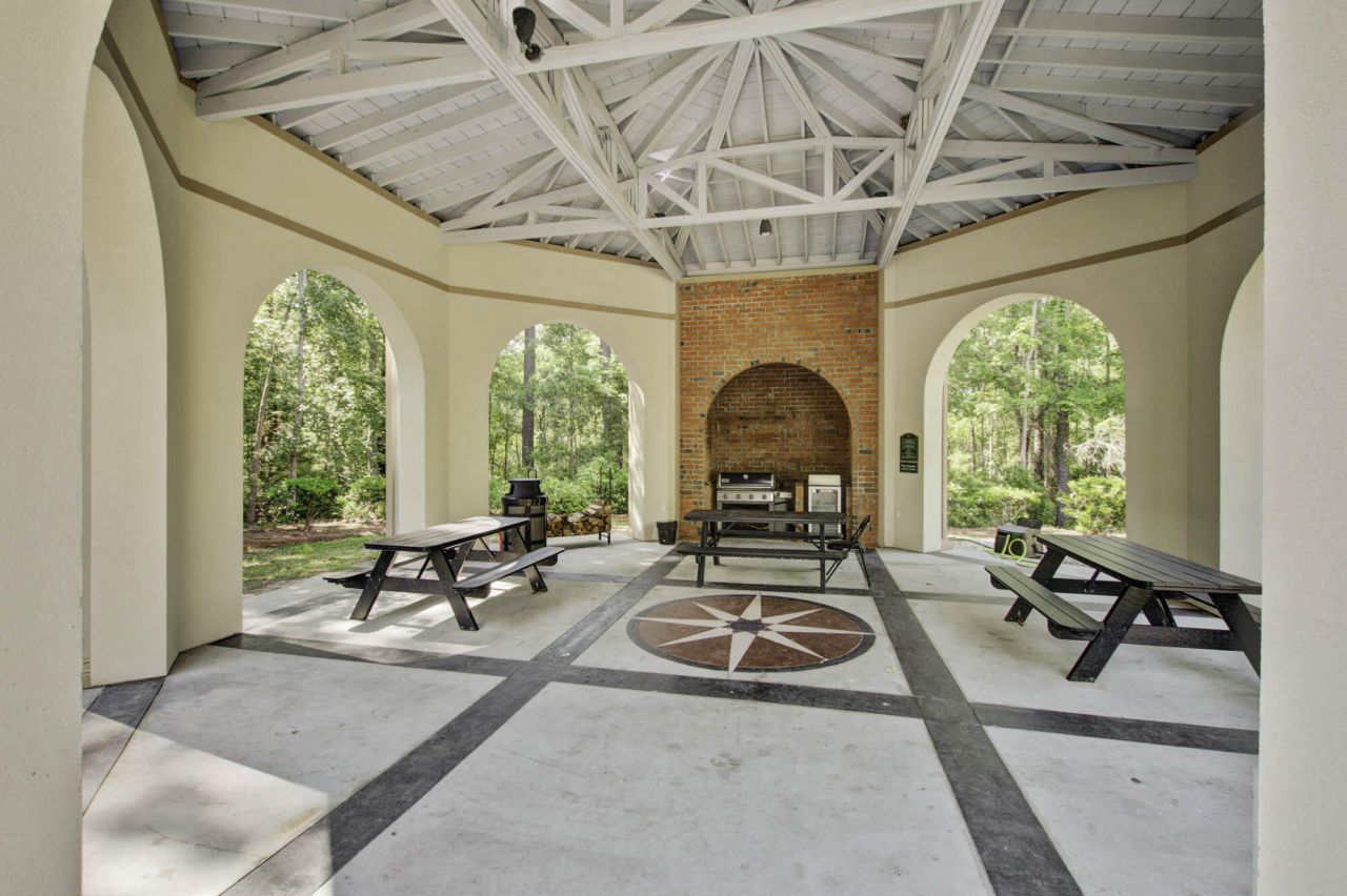 1413 Basildon Road Photo 32