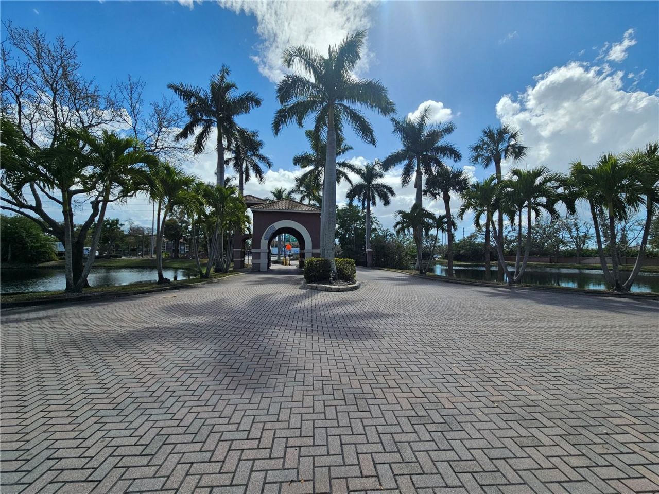 10265 Gandy Boulevard N, Unit 1701, Saint Petersburg, FL 33702 Photo