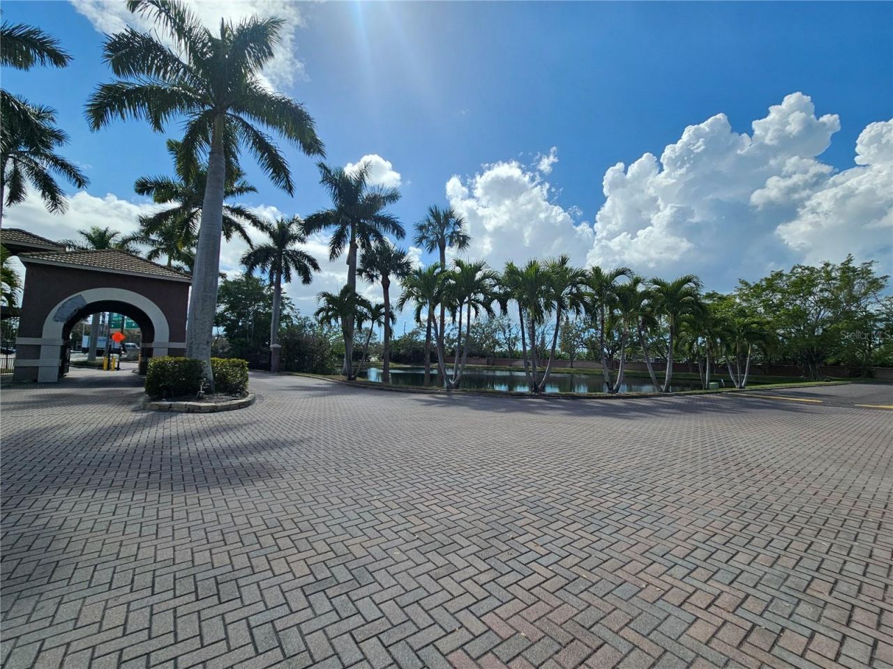 10265 Gandy Boulevard N, Unit 1701, Saint Petersburg, FL 33702 Photo