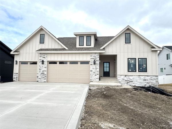 265 NW CopperLeaff Court, Waukee, IA 50263