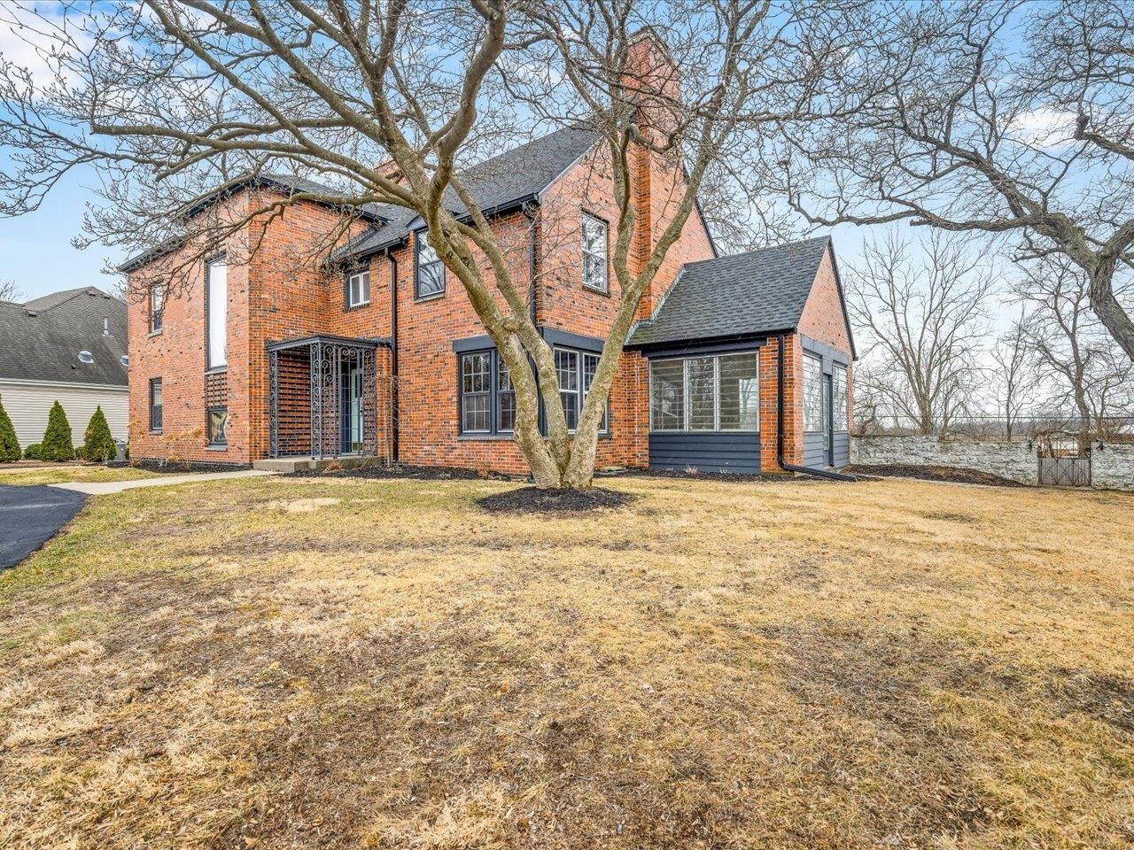 2014 Glenview Road, ROCKFORD, IL 61107