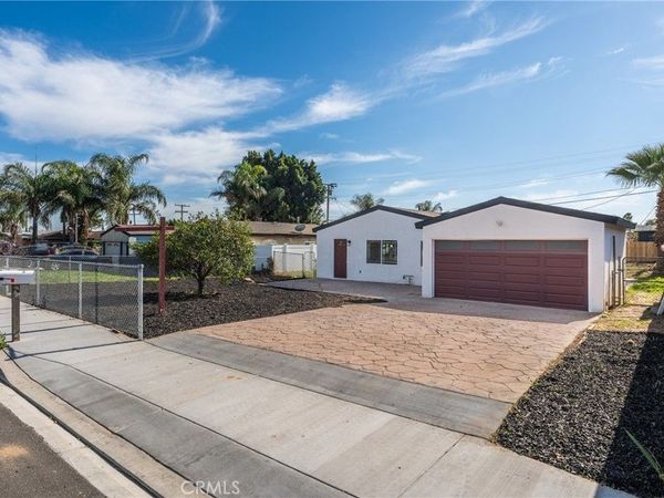 5672 28th Street , Jurupa Valley, CA 92509