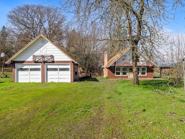 200 Sierra Drive, Eagle Point, OR 97524